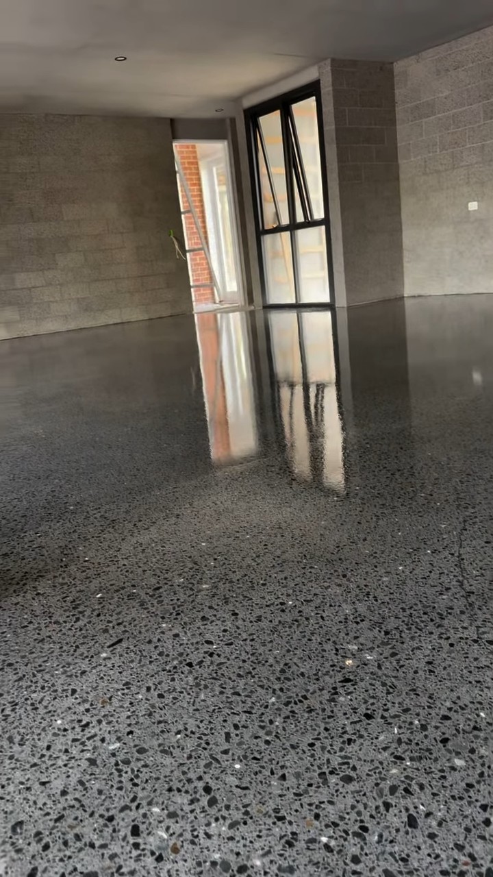Glossy epoxy flake floor finish in a blockwork garage, We Paint Gold Coast