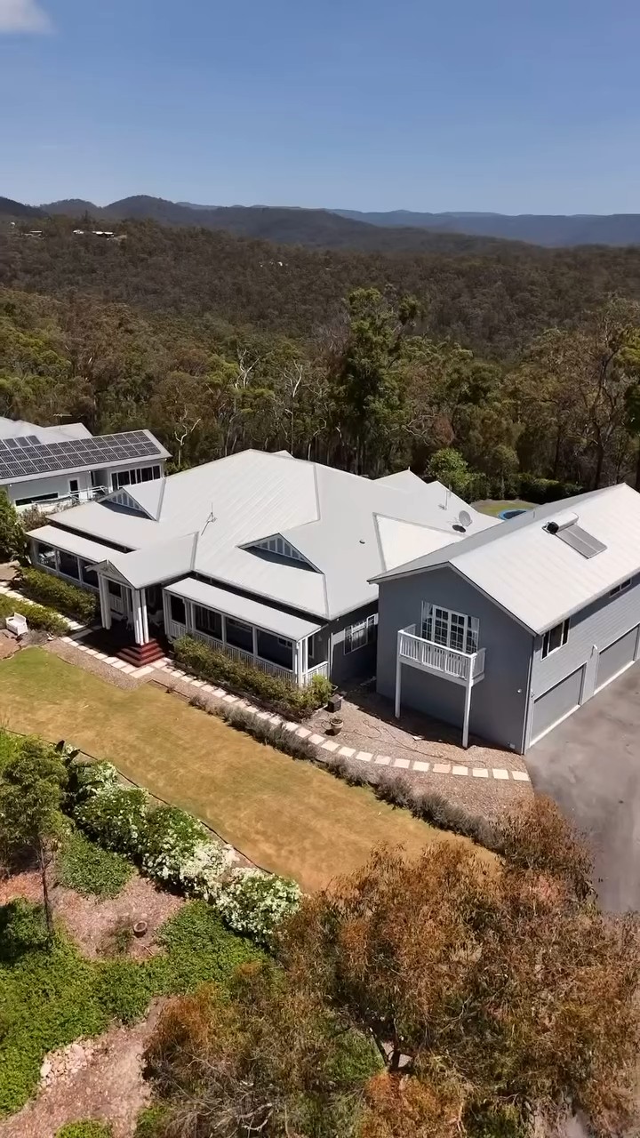 Aerial view of a freshly painted Hamptons style home with pool in Reedy Creek, We Paint Gold Coast